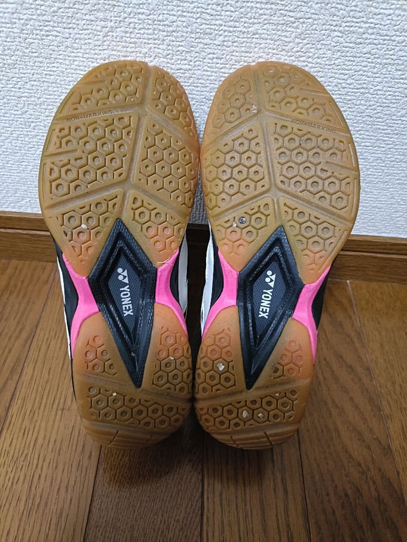 YONEX　レディース　バドミントンシューズ　23.5センチ