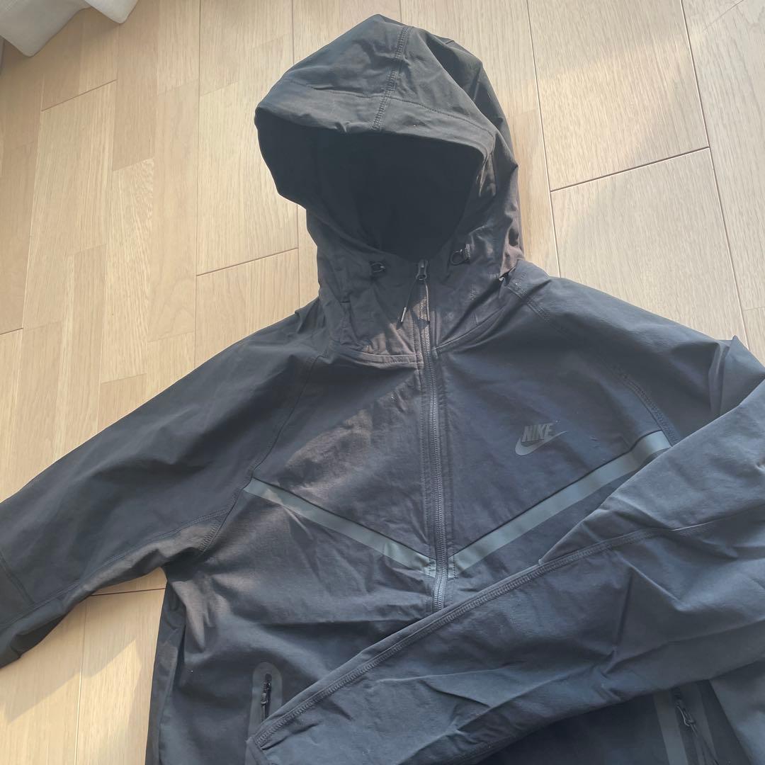 新品未使用タグ付き　定価18,000円　Nike テックウインドランナー 黒 L