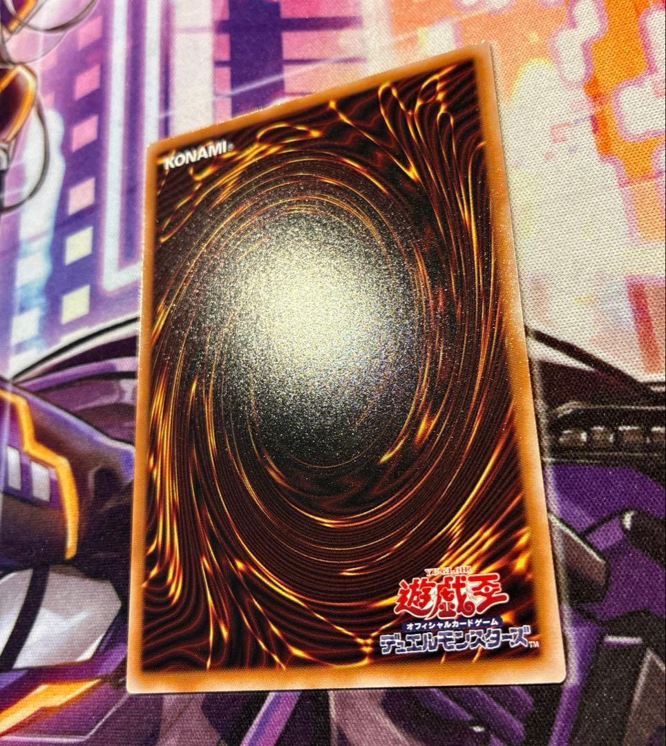 遊戯王　王のしもべ-ブラック・マジシャン　オーバーフレーム　プリズマ　日版