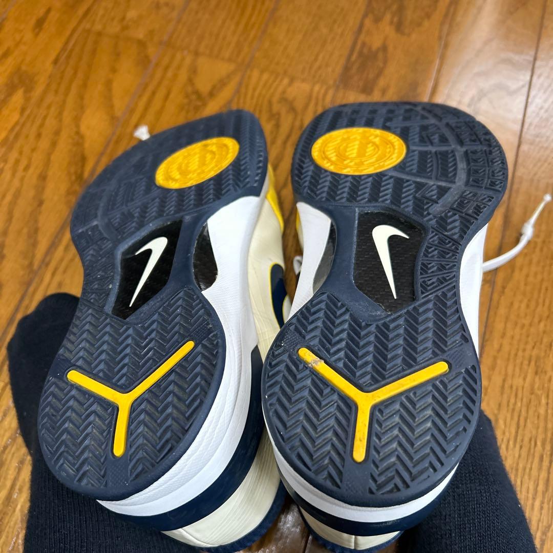 Nike バスケットボールシューズ ホワイト/イエロー/ネイビー、田伏選手