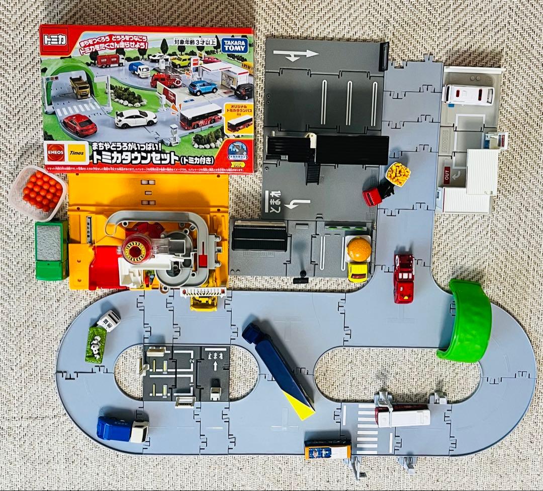 【美品】トミカタウンセット+ スシロー+ミスド+工事現場+トミカ9台まとめ売り