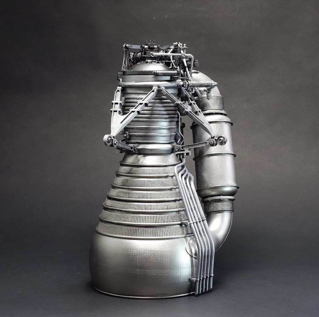 ロケットダイン社製 H-1 ロケットエンジンモデル完成品