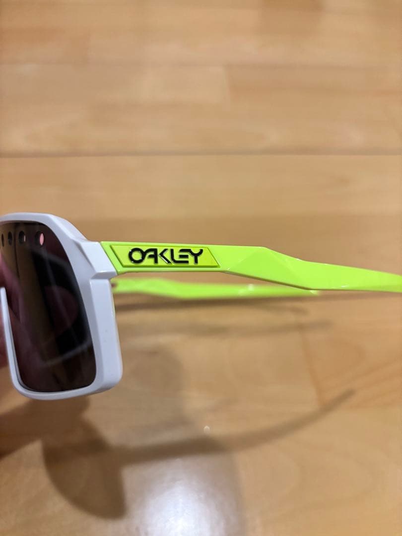 Oakley スートロ　ホワイト/グリーン