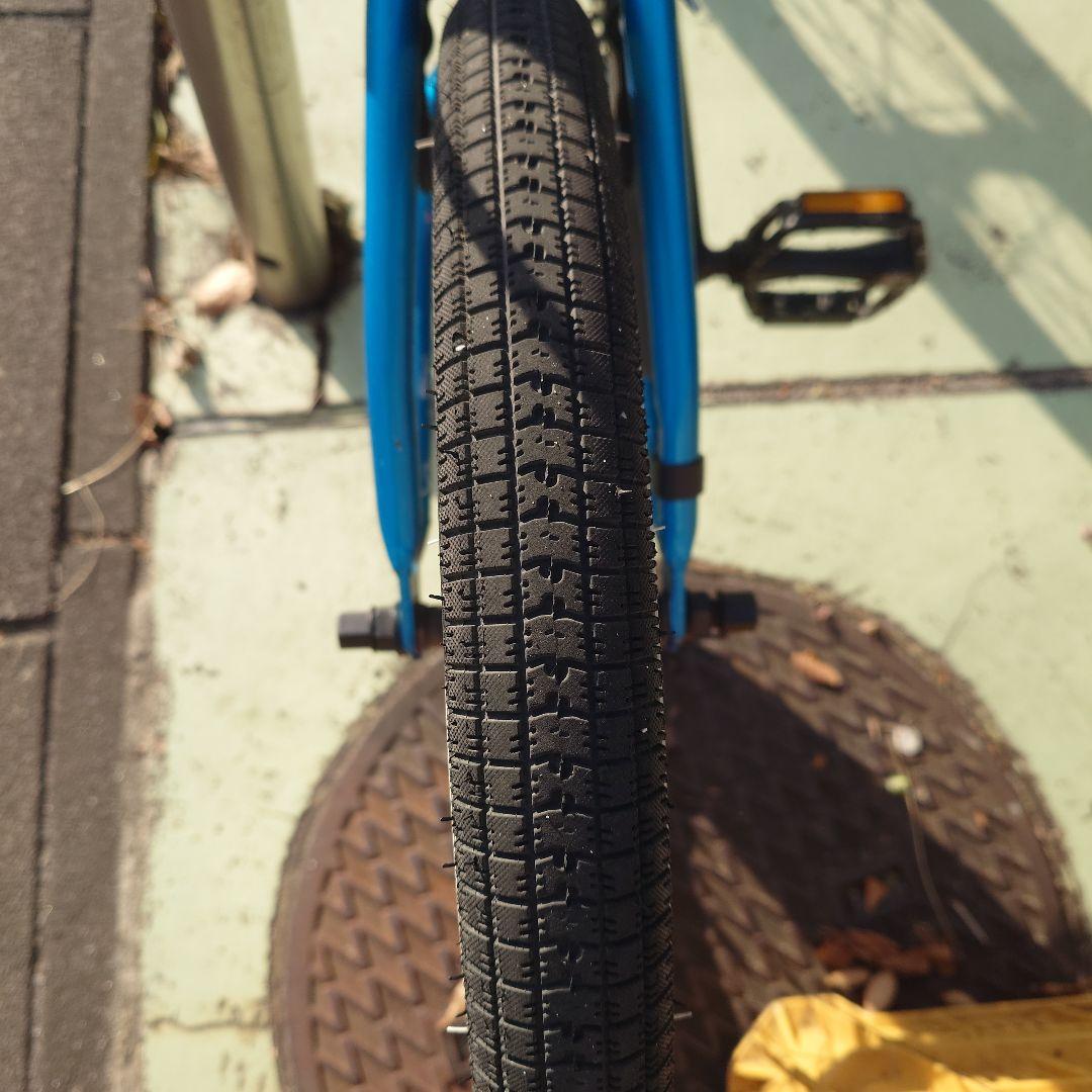 青いBMX自転車 小径タイヤ Uブレーキ