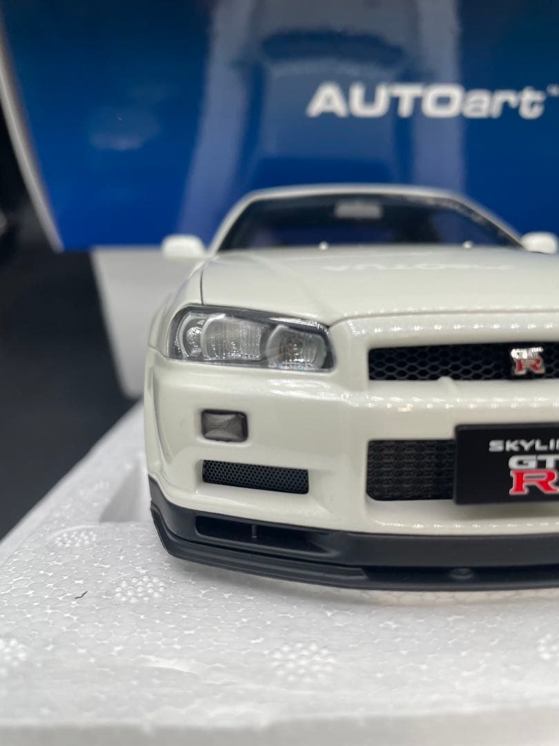 AUTOart Nissan Skyline GT-R R34 ホワイト