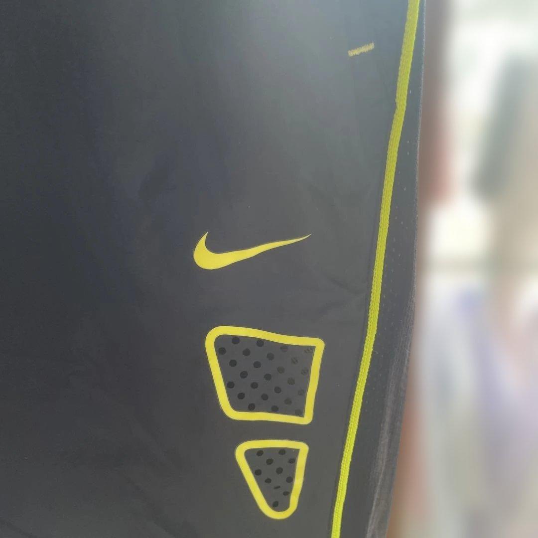 Nike Urawa Red Diamonds ピステ・ウィンドブレーカー