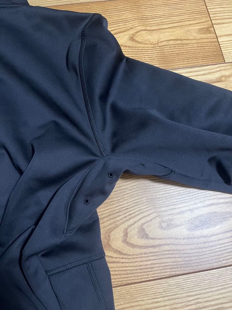 【超美品】UNDER ARMOUR ストームアウター LG ブラック　上下セット