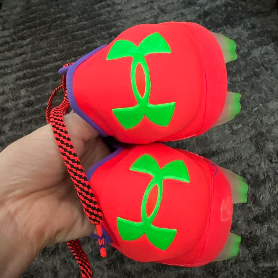 レッドメッシュスパイクシューズ