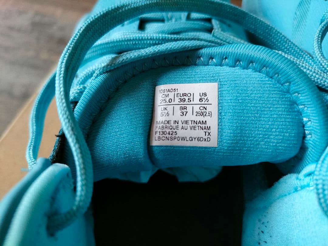 美品asics NOVA SURGE LOW2 25.0ノヴァサージ2