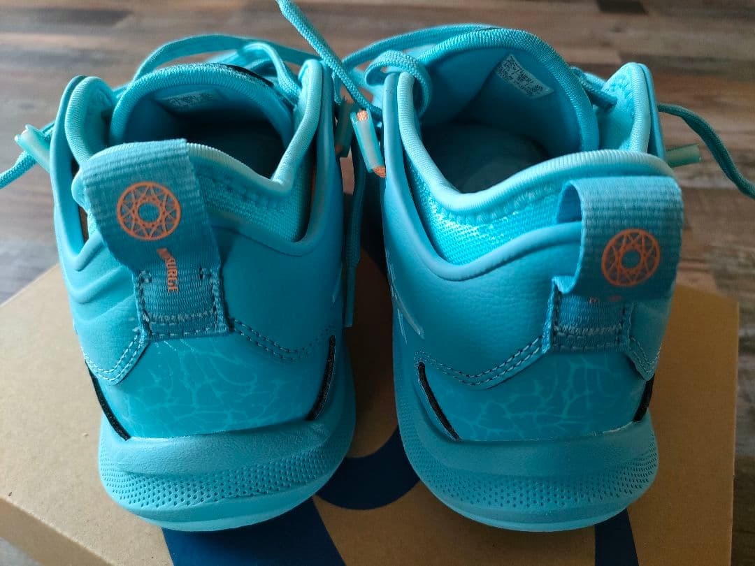美品asics NOVA SURGE LOW2 25.0ノヴァサージ2
