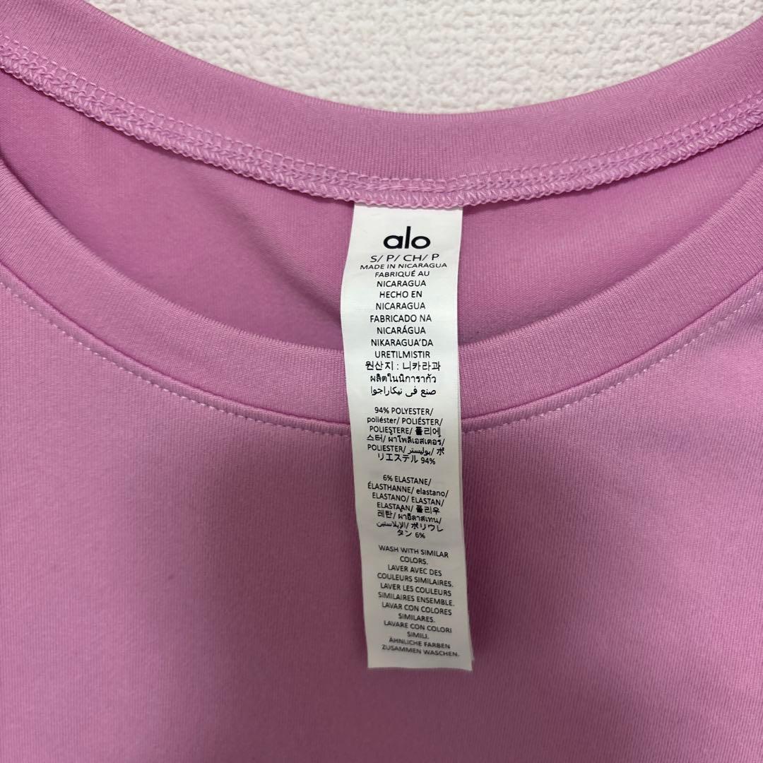 alo ピンク クロップドTシャツ