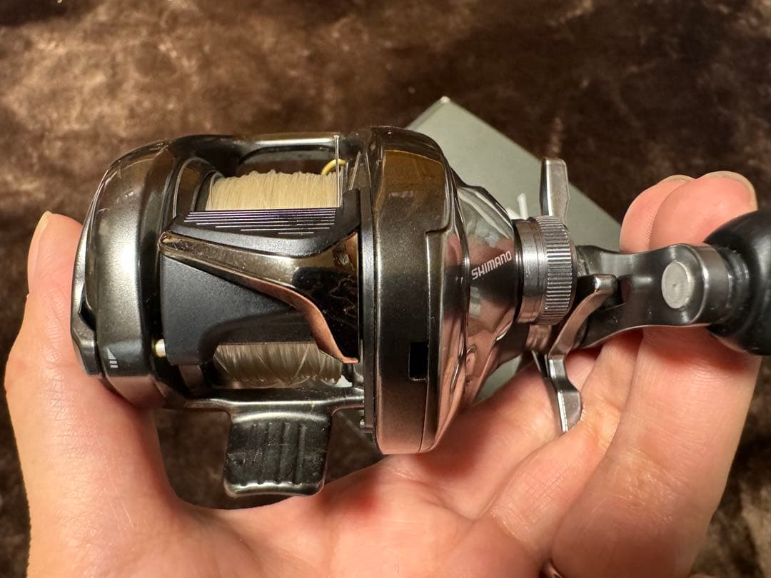 SHIMANO シマノ 20メタニウム ベイトリール シルバー 右ハンドル