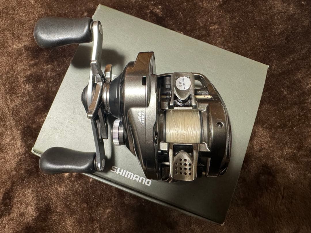 SHIMANO シマノ 20メタニウム ベイトリール シルバー 右ハンドル