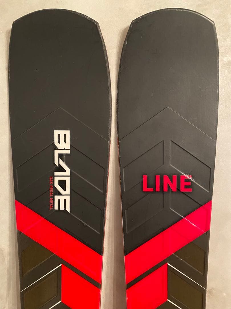 LINE BLADE スキー 板 黒/赤
