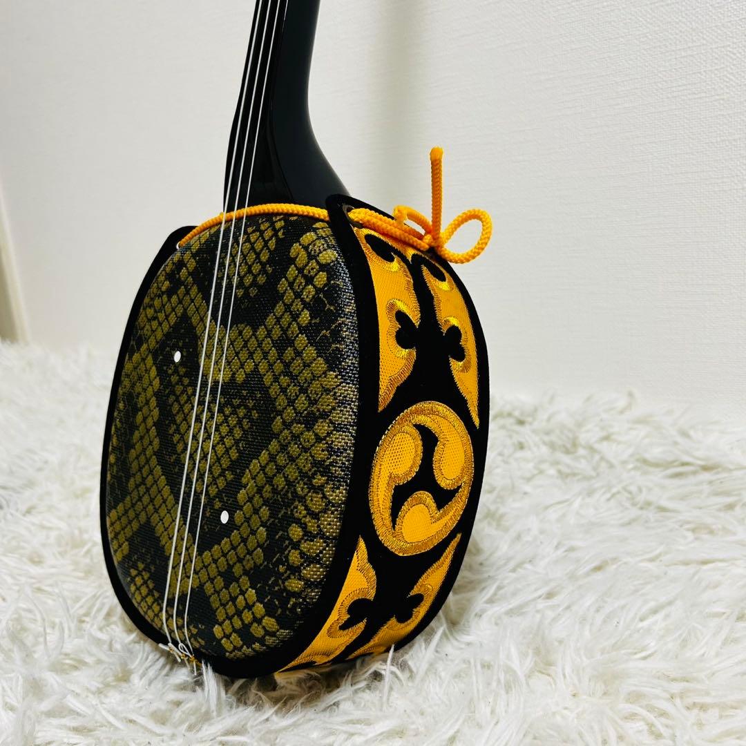 ★極美品★ 沖縄三線 蛇柄　人工革　三味線 胴巻き 和楽器 ミニチューナー付き