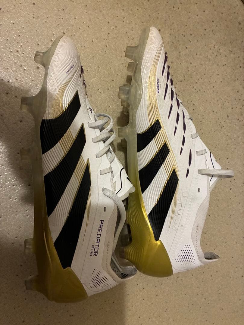adidas Predator サッカーシューズ ホワイト/ブラック/ゴールド