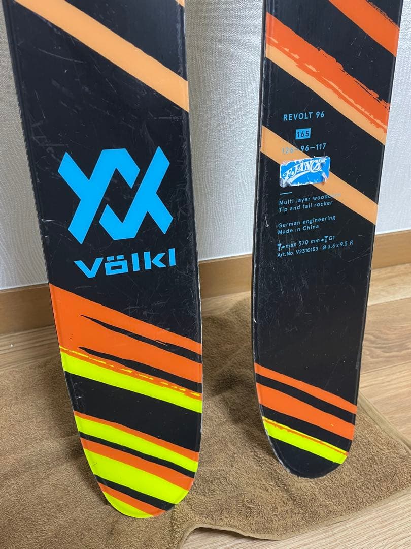 Volkl Revolt 96 Tyrolia Attack 11付き
