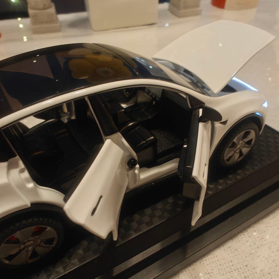 テスラ　Model Y　ロボタクシー　 ミニカー