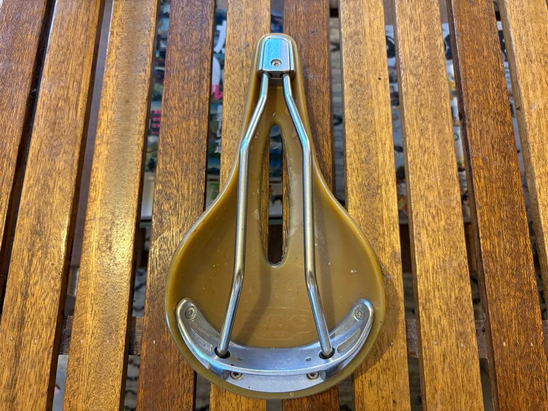 C15 CAMBIUM CARVED 穴空きタイプ カンビウム Brooks