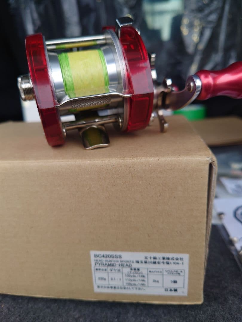 五十鈴　ヘッドハンターズ　ピラミッドヘッドBC420SSS ベイトリール レッド