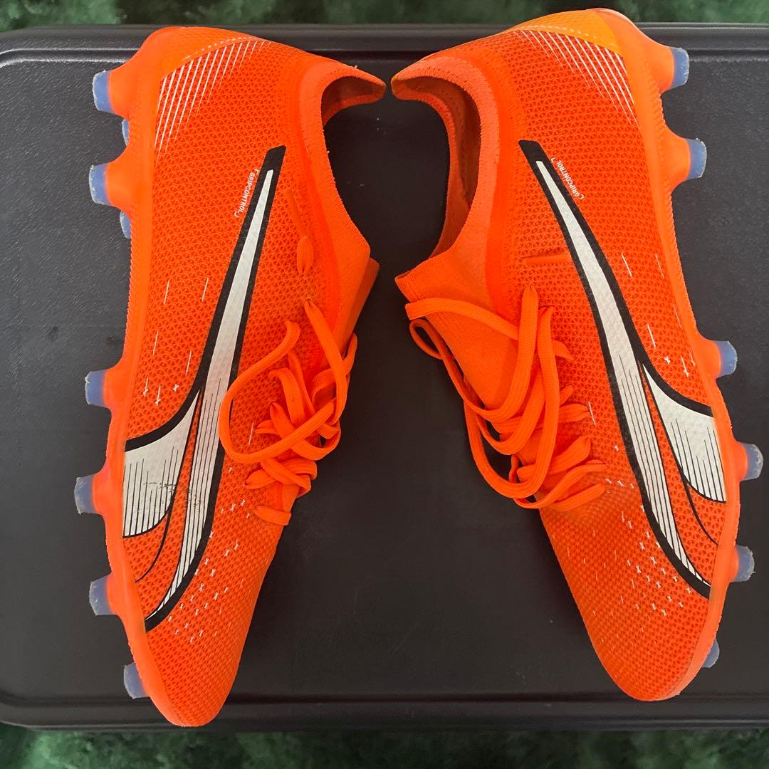 Puma Ultra オレンジ スパイクシューズ