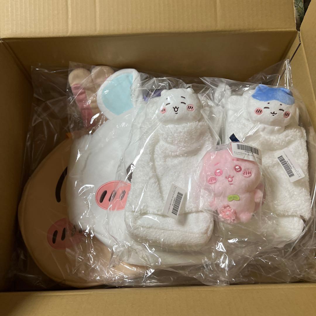 ちいかわ　おかお　ボストンバック おふとん　ぬいぐるみ　ティッシュケース さくら