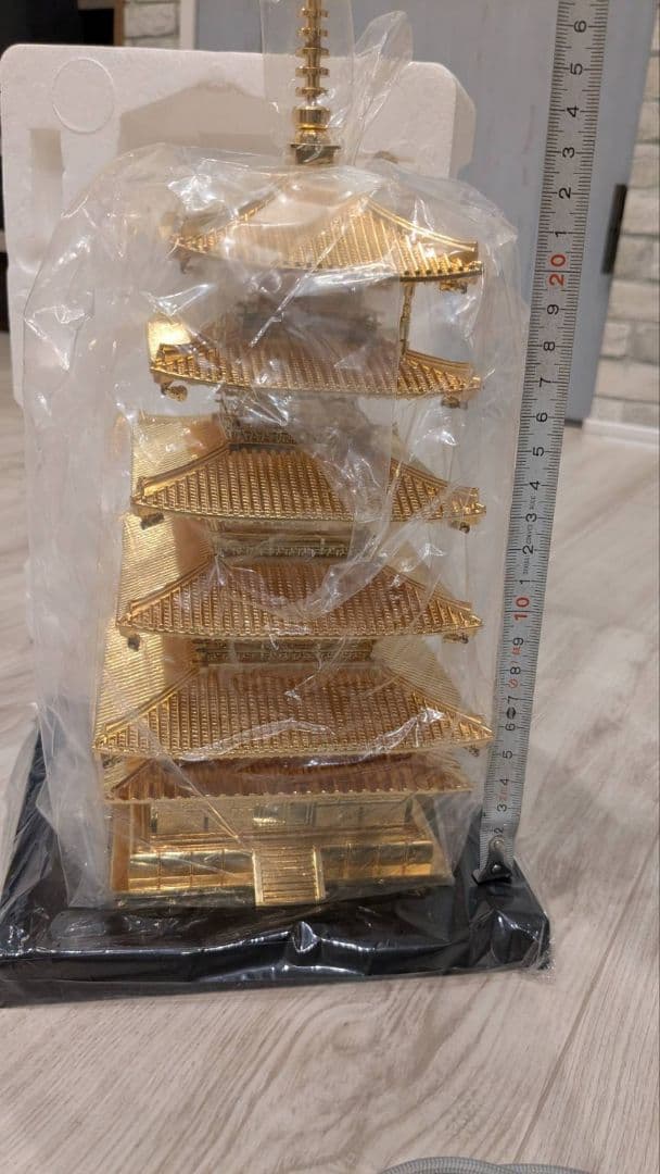 【新品】金色の五重の塔 置物 約20cm