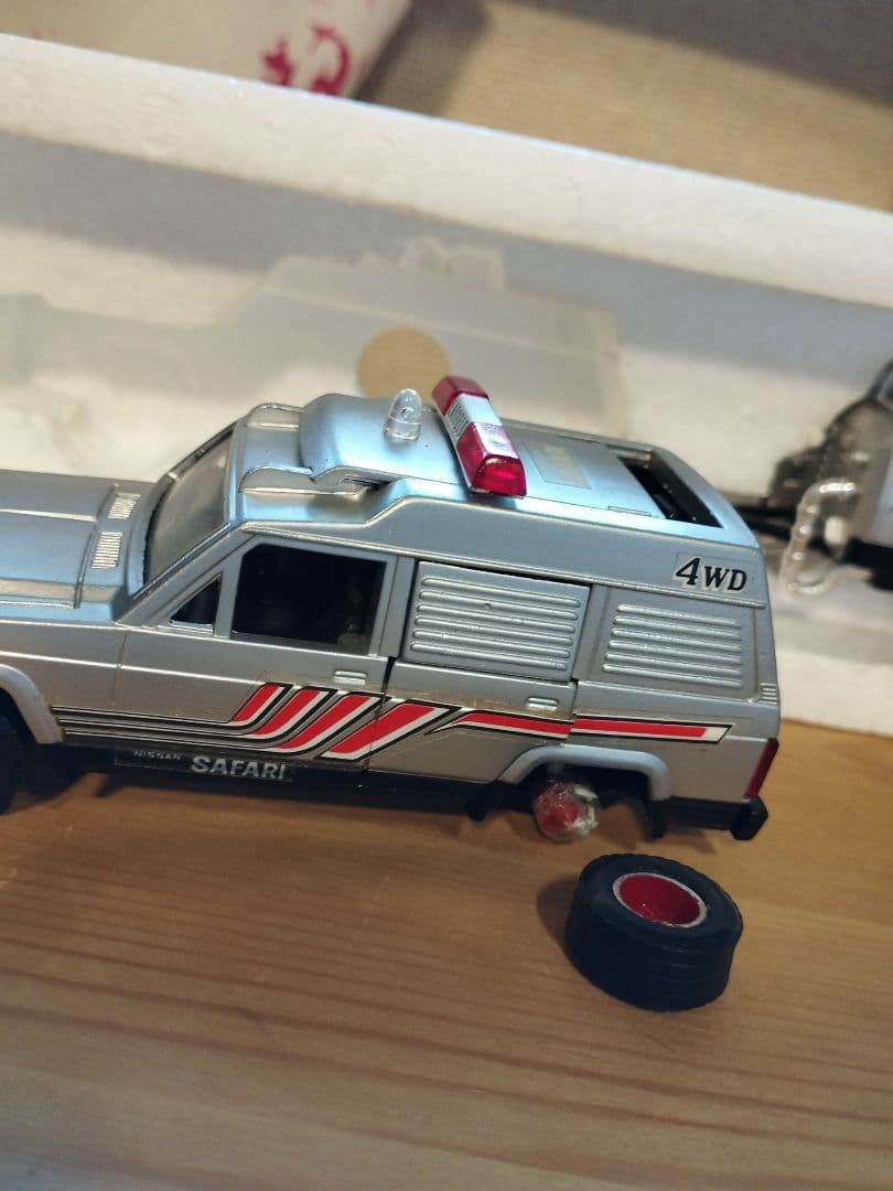 SCALE MODEL 1/40 　西部警察ニッサンサファリ4WD