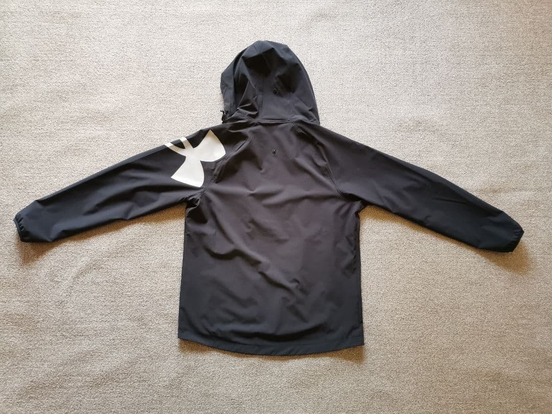 Under Armour ブラックウィンドブレーカー