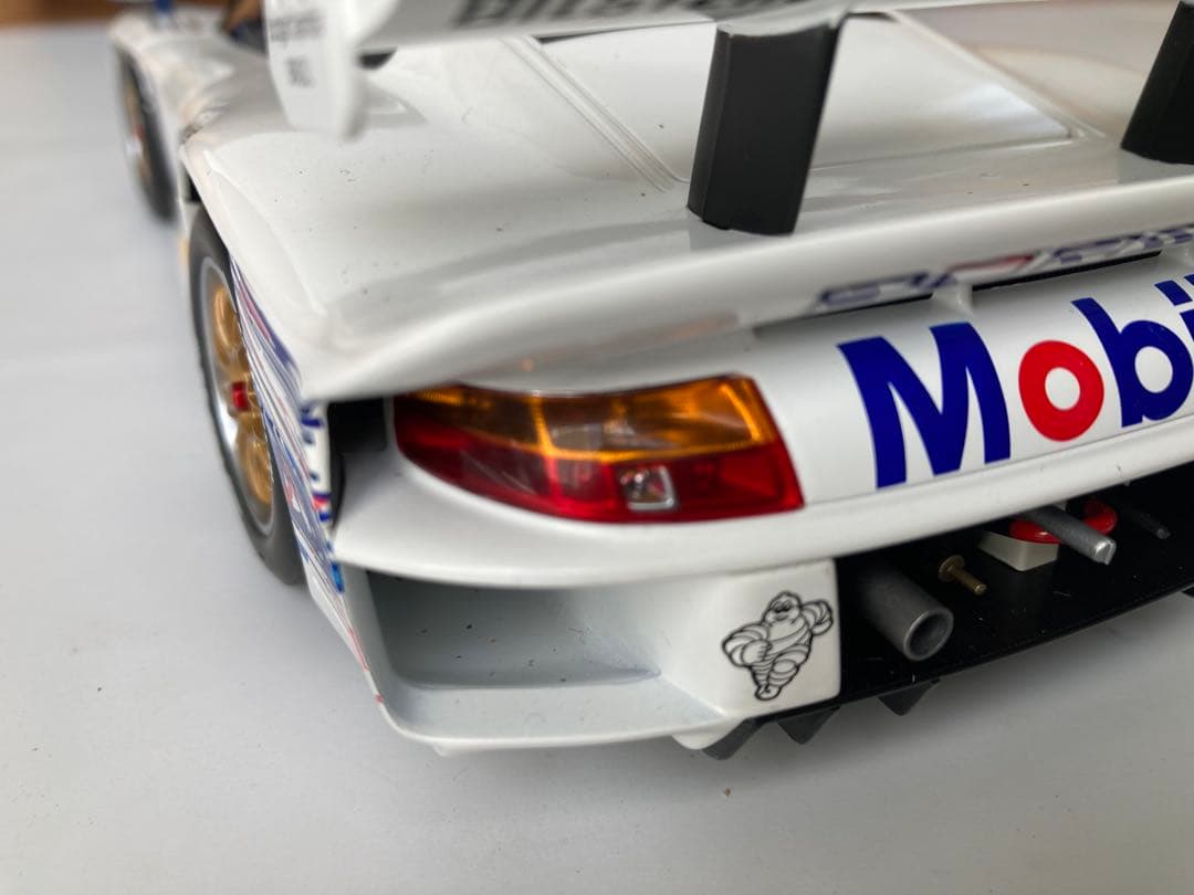 AUTOart 1/18 ポルシェ911GT1 #25 1997年ルマン24時間