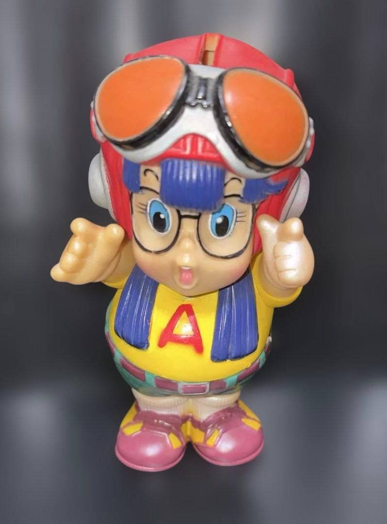 『Dr.スランプ アラレちゃん』の則巻アラレのソフビ製貯金箱約18cm 鳥山明