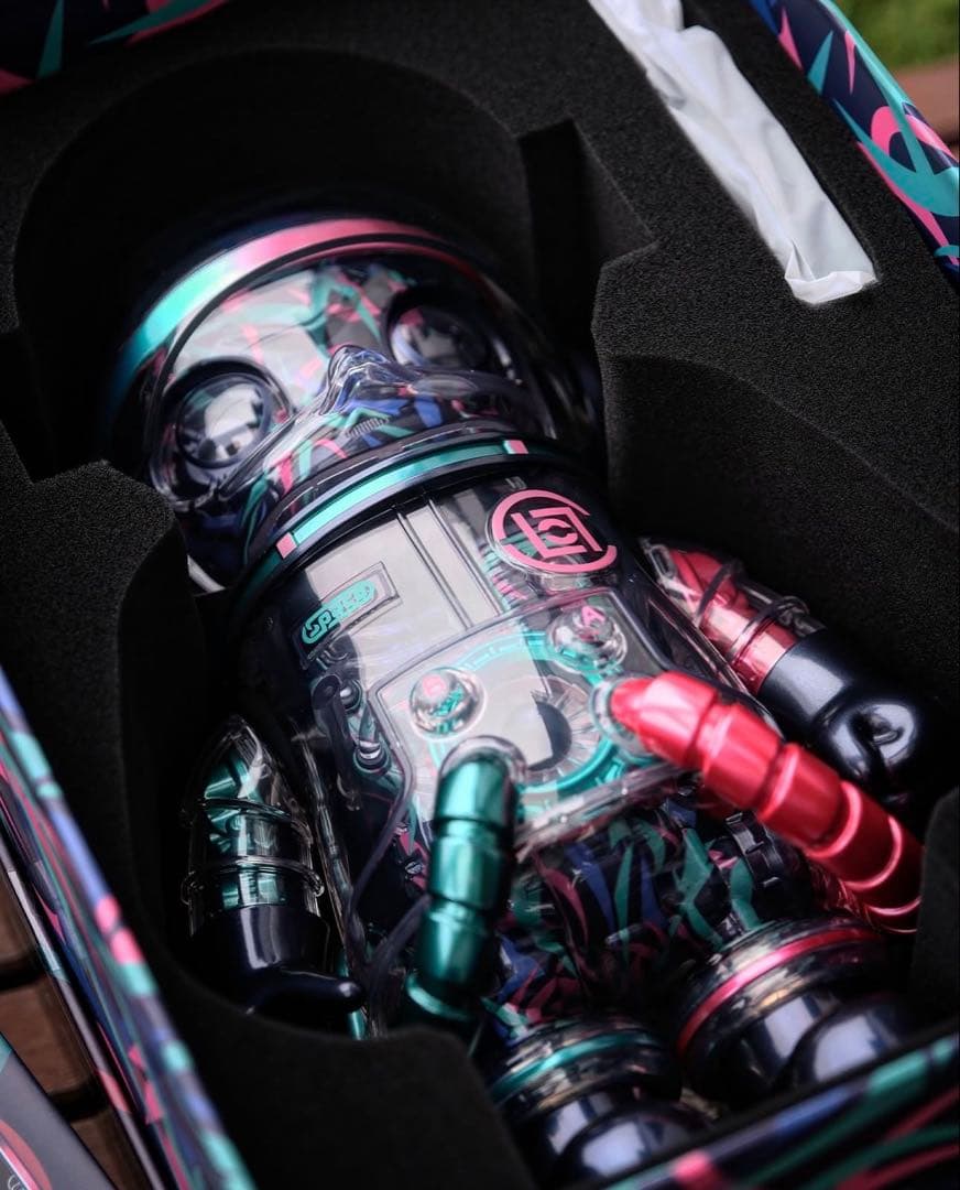 【世界4500個限定】CLOT MEGA SPACE MOLLY 400％