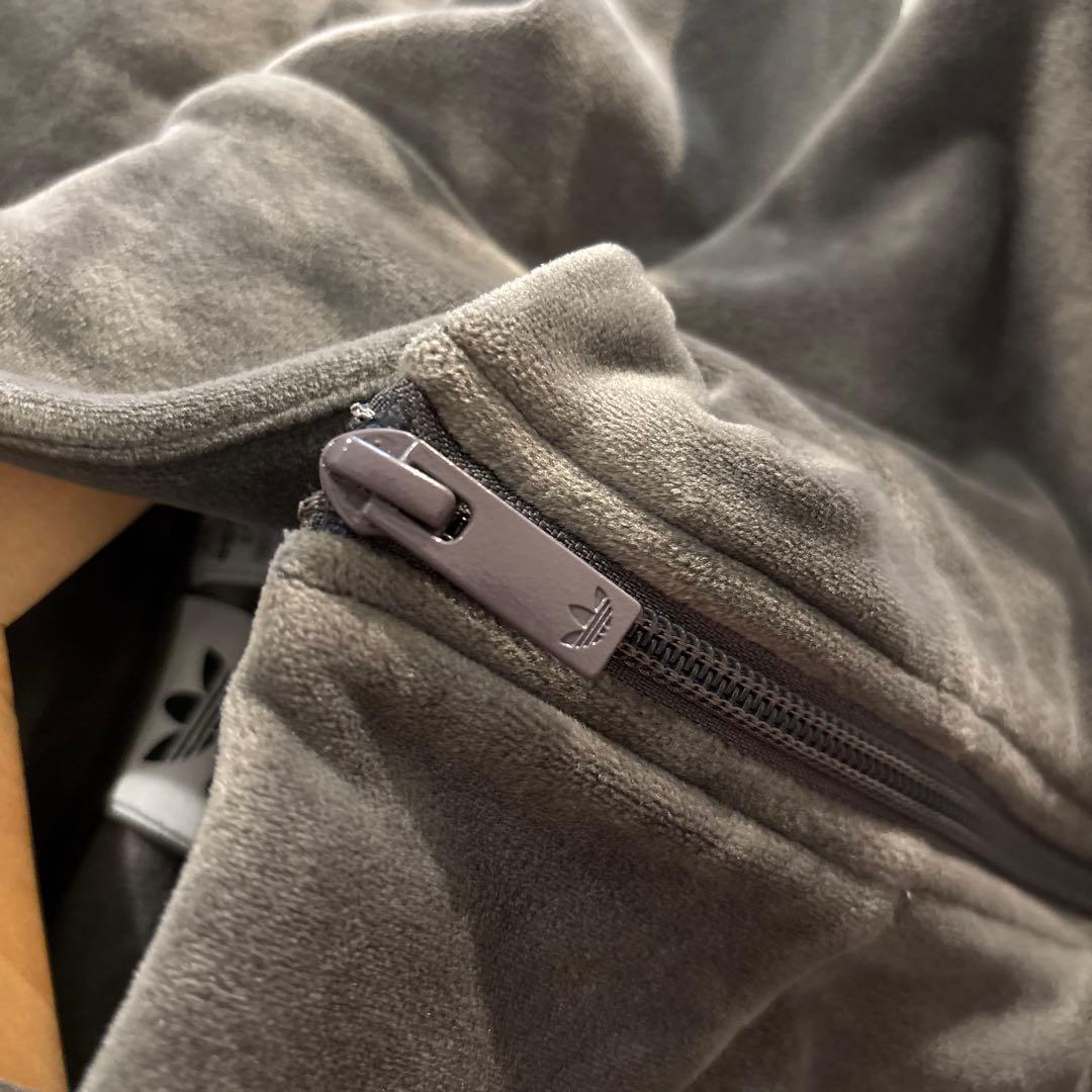 adidas トラックジャケット　ベロア