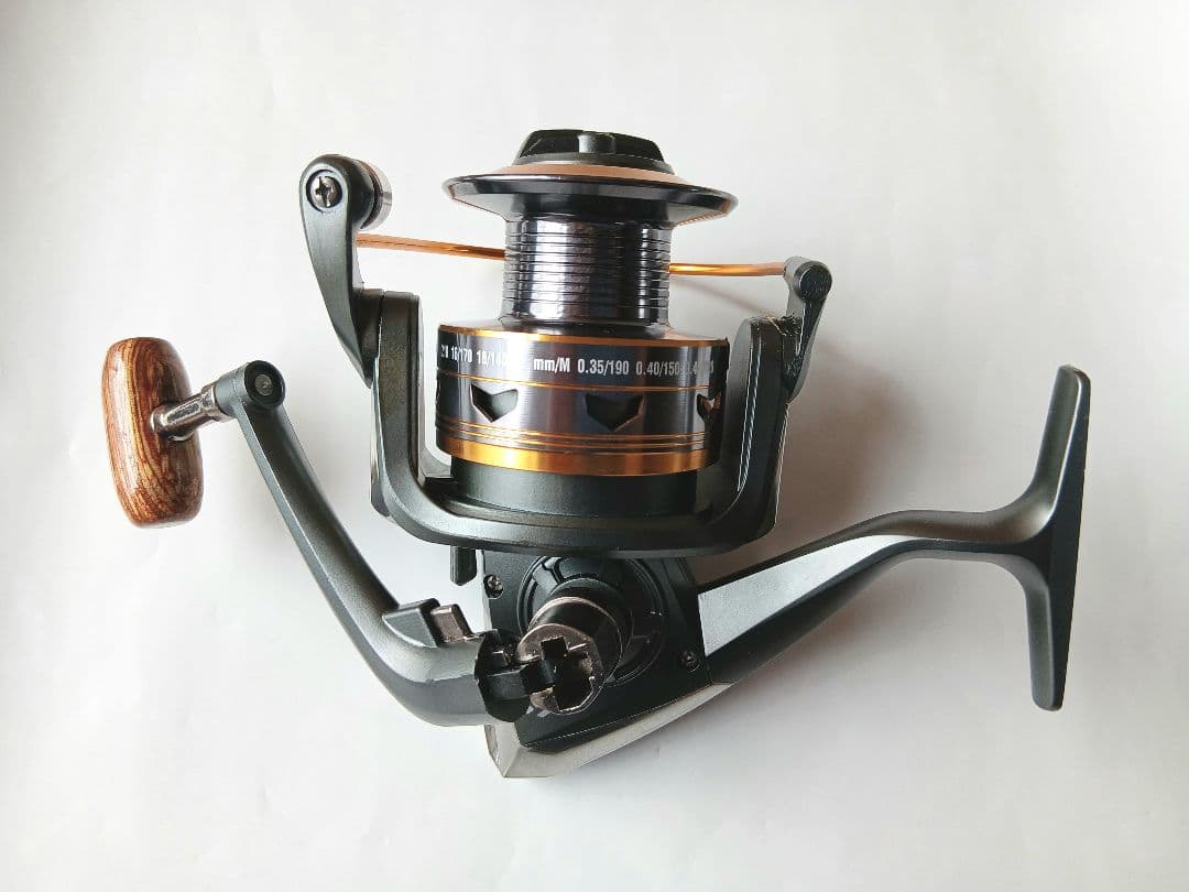 【新品未使用】スピニングリール ギ　　　　　ア比5.1:1アルミスプール木製ノブ