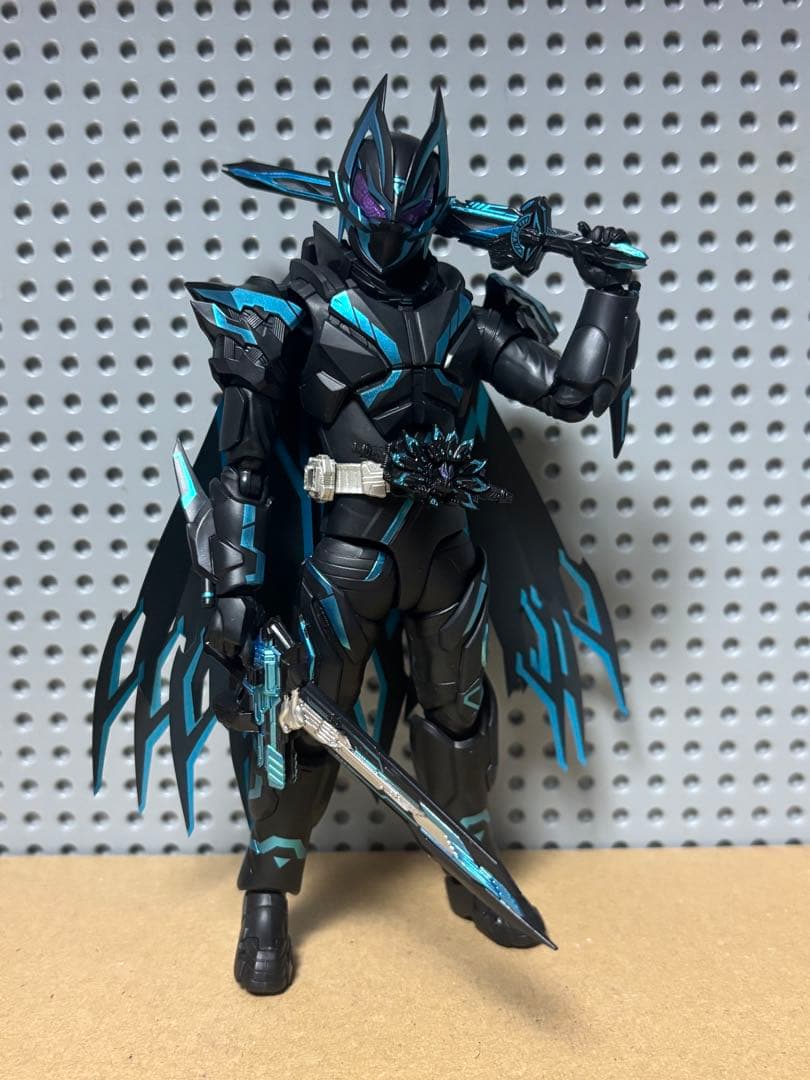 s.h.フィギュアーツ　クロスギーツ　仮面ライダーギーツ　可動フィギュア