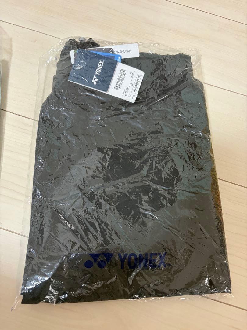 YONEX 水色シャツ 黒パンツ セット
