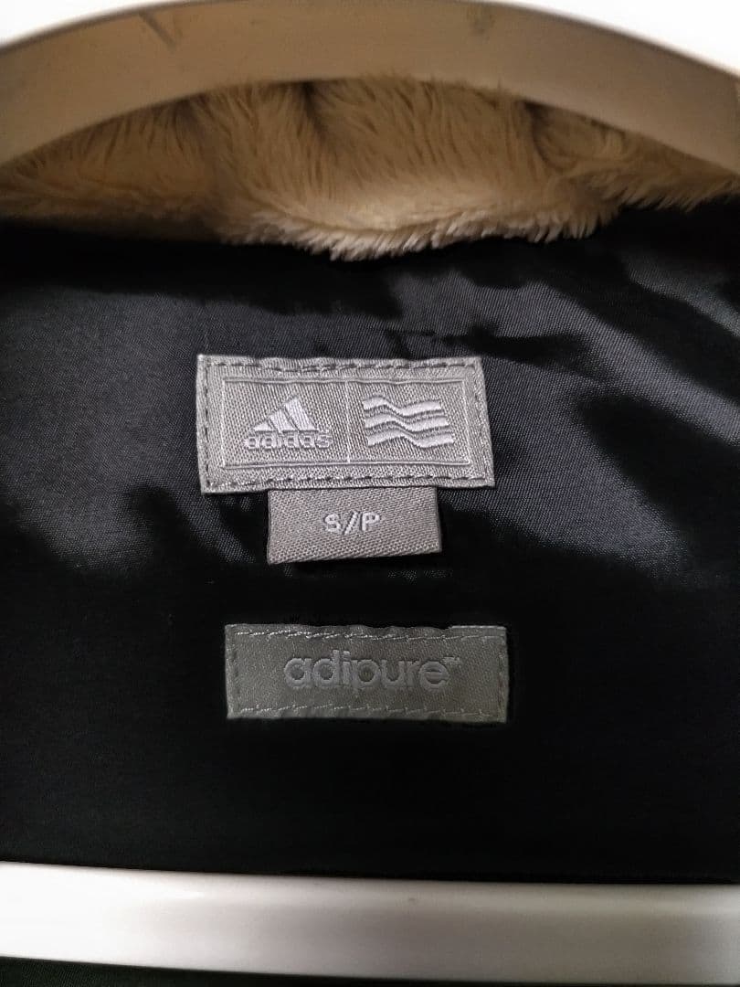 美品　アディダスゴルフ　ダウンベスト　黒系