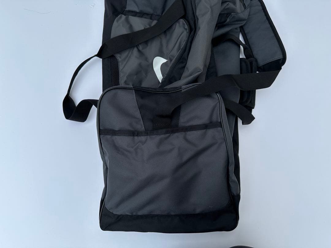 新品　NIKE ボストンバッグ　スポーツバッグ　合宿　試合　カーキ　グレー系