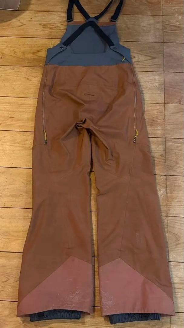 p*o様 patagoniaボードスキーウエア　スノードリフタービブス　パンツ