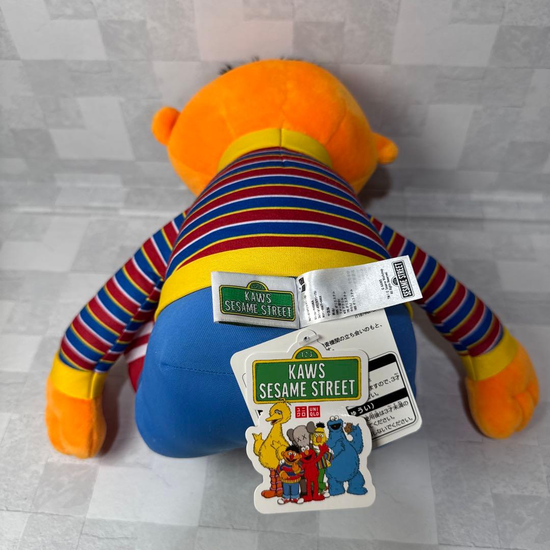 B135 希少 UNIQLO KAWS SESAME STREET ぬいぐるみ