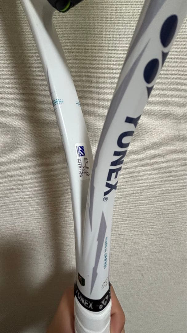 YONEX ボルトレイジ5vs 白色