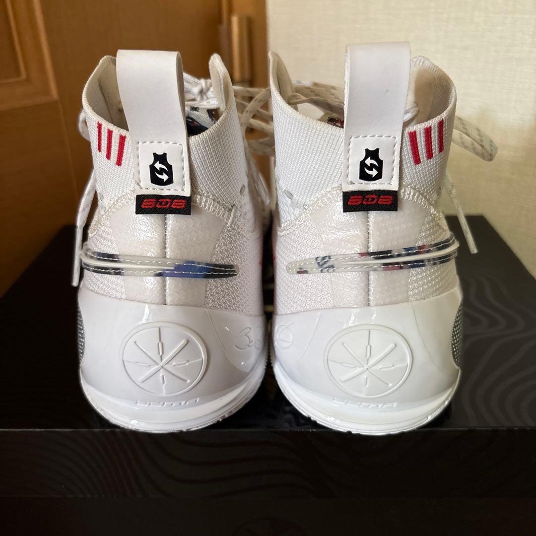 Li-NingのWay of Wade 808 III ULTRA V2
