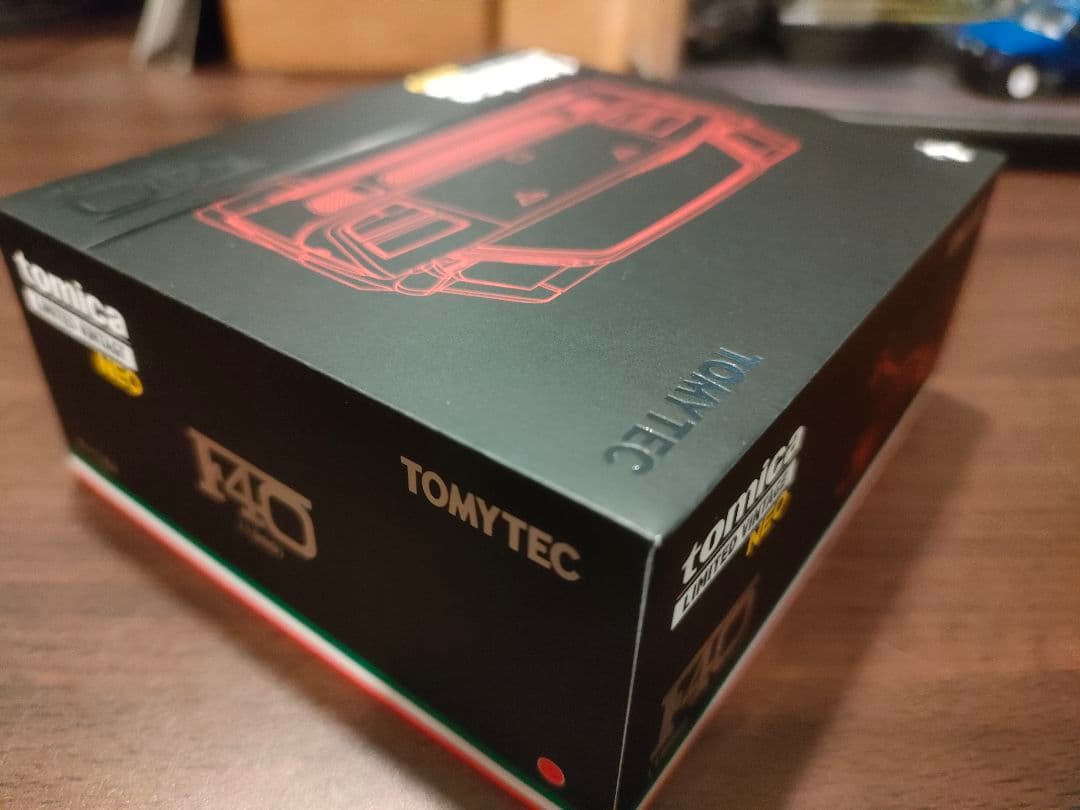 トミカ リミテッドビンテージ NEO F40 1/64