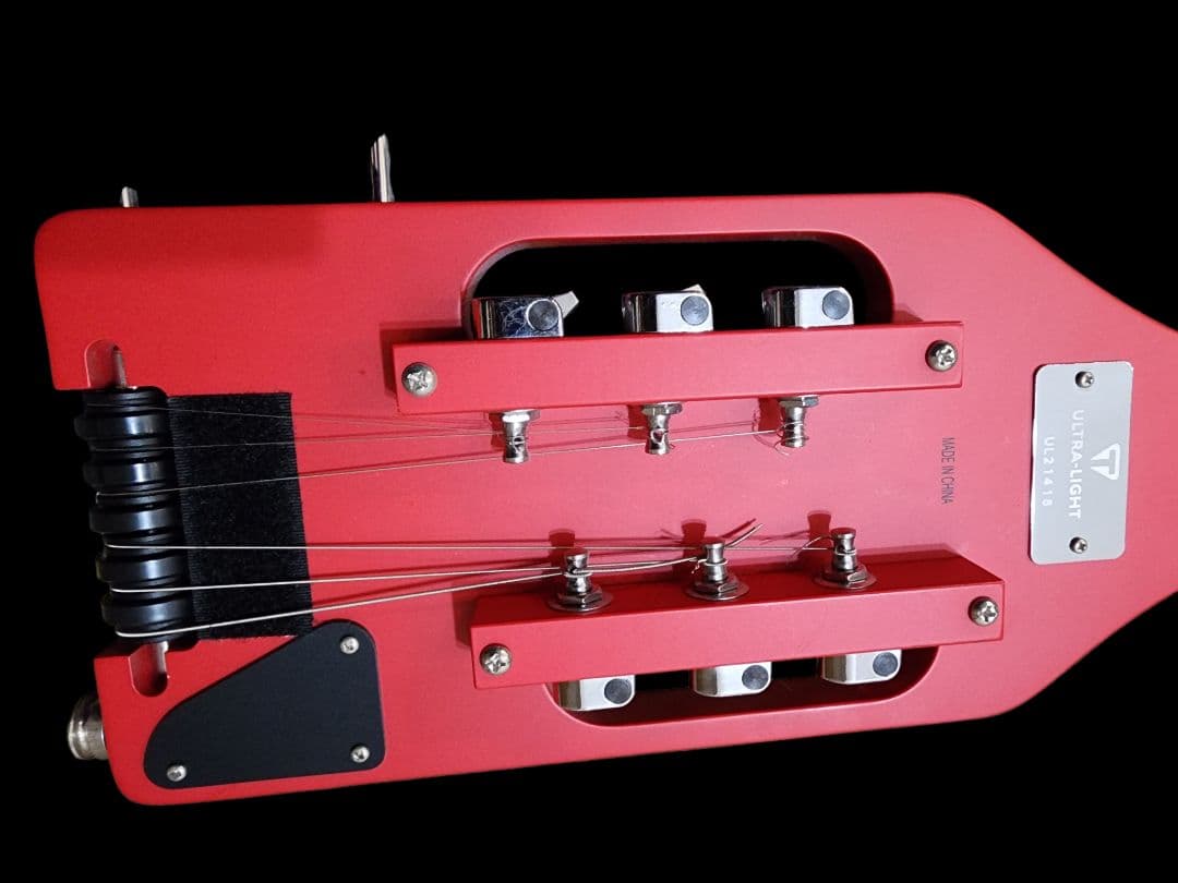 Traveler Guitar Ultra-Light レッドバッグ付き