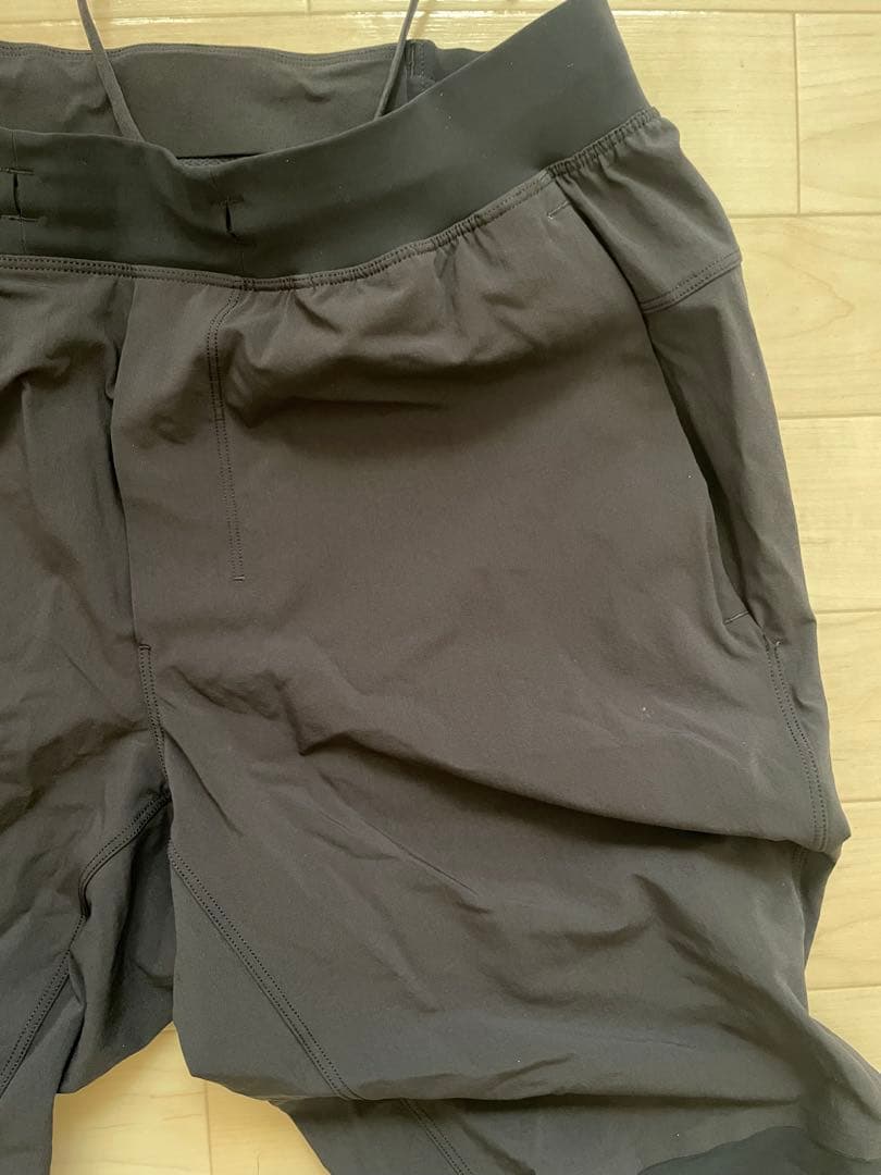 Lululemon ブラックフィットネスパンツ