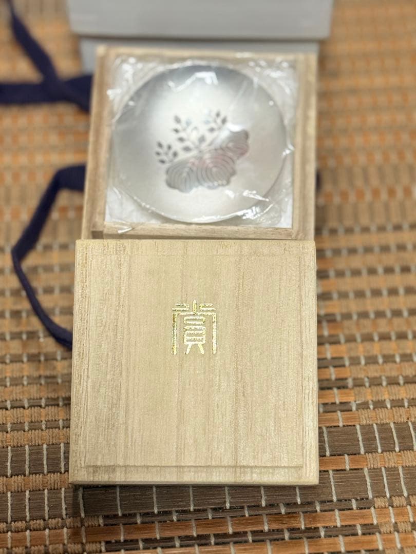 銀製花模様ラウンドプレート 木箱付き