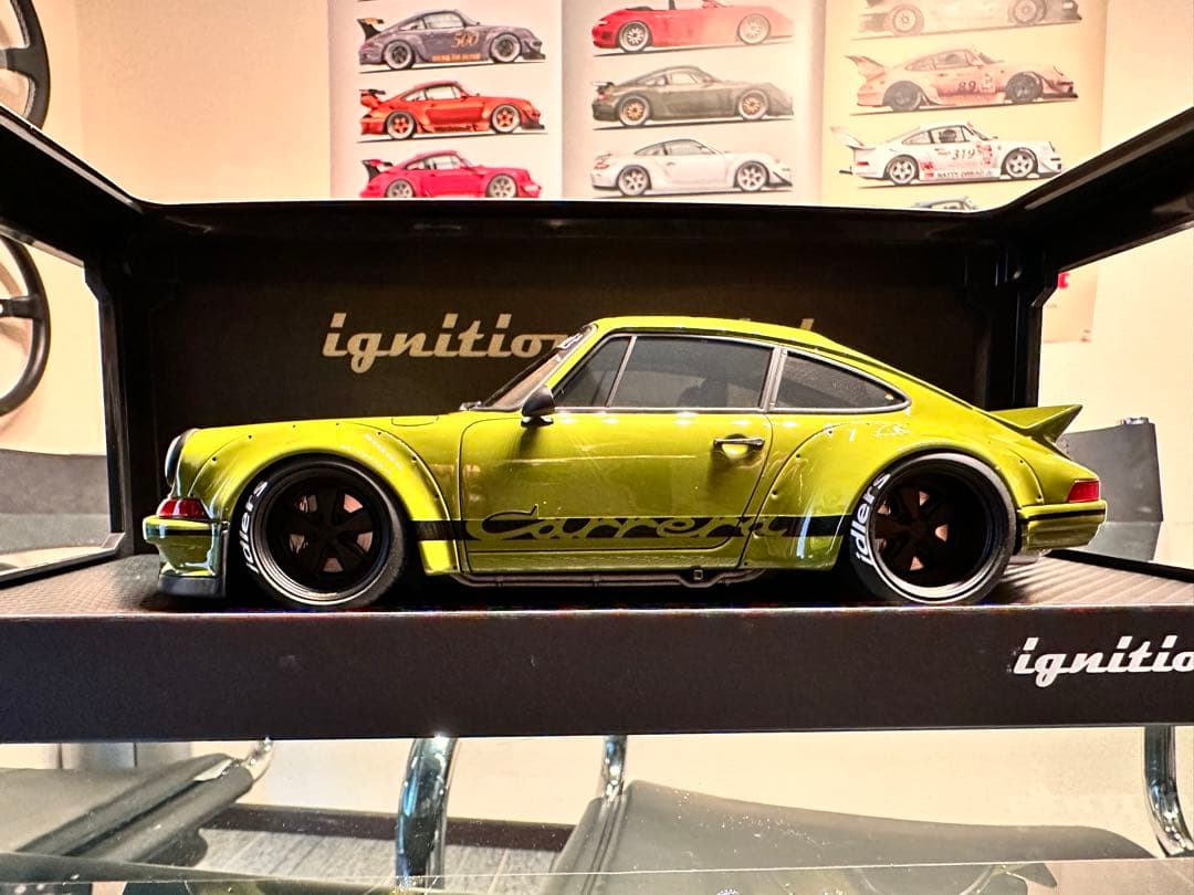 ミニカー RWB930 Backdate green 1/18 ignition