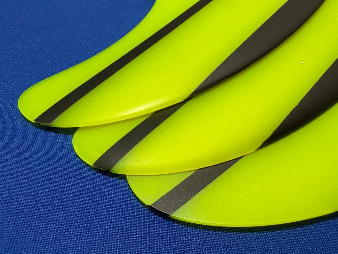 【FCS2／CARVER】3フィン NEO GLASS (MEDIUM)