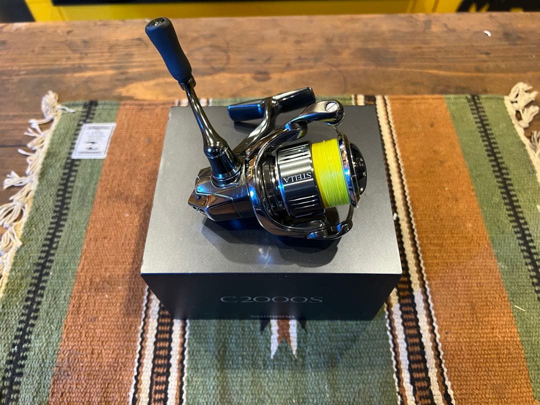 美品　シマノ スピニングリール 22ステラ　C2000S