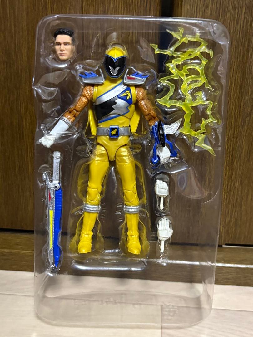 パワーレンジャー ライトニングコレクション ダイノチャージ ゴールドレンジャー